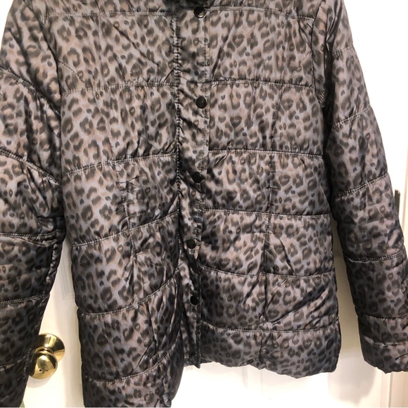 EUC Black and Gray Cheetah Winter Puffer Jacket medium - Picture 3 of 5